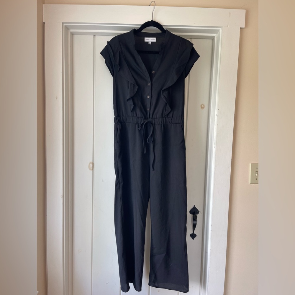 Piper & Scoot black jumper. Has pockets. Size small